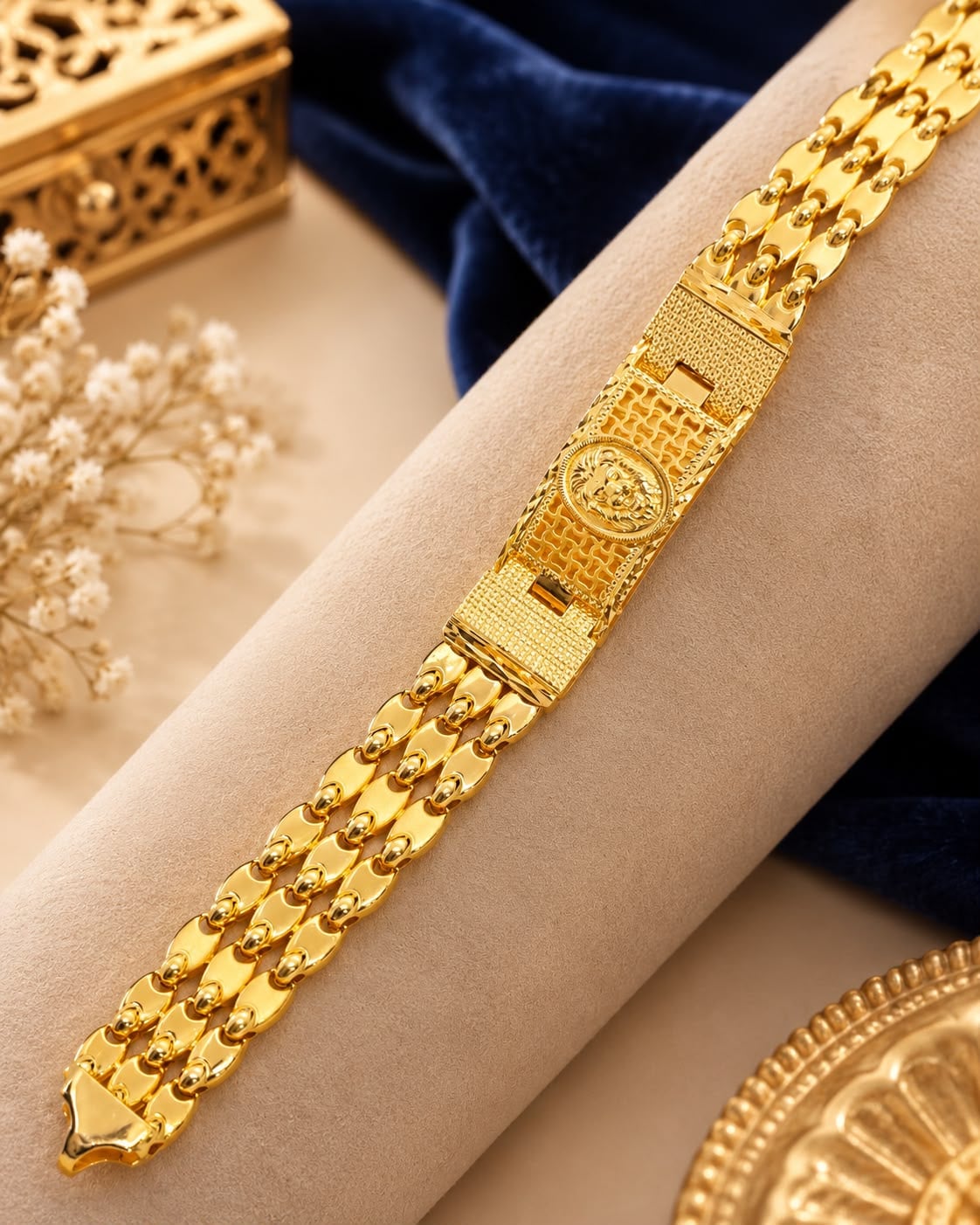 Gold link bracelet with an engraved centre plate